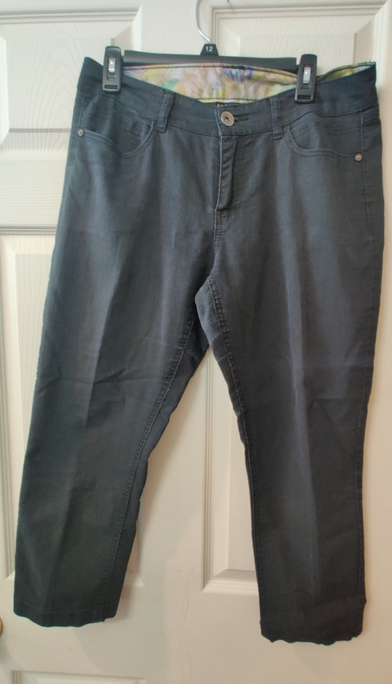 Metaphor Women's Capri Pants Size 10 Cotton Blend Black